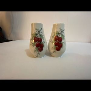 Vintage salt & pepper shaker set